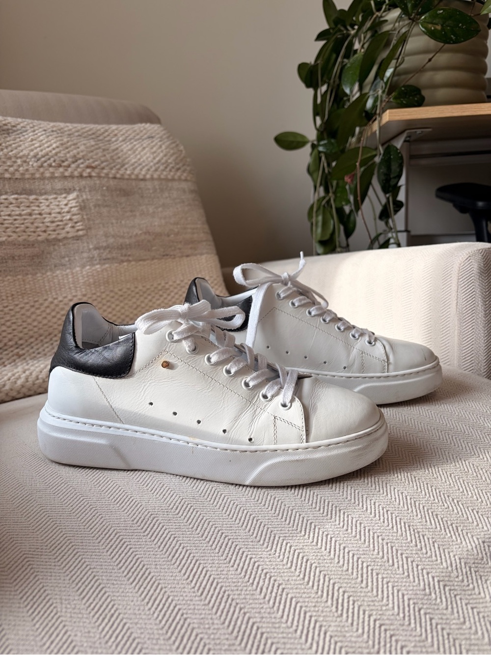 La CANADIENNE White Leather Sneakers with Black Heel